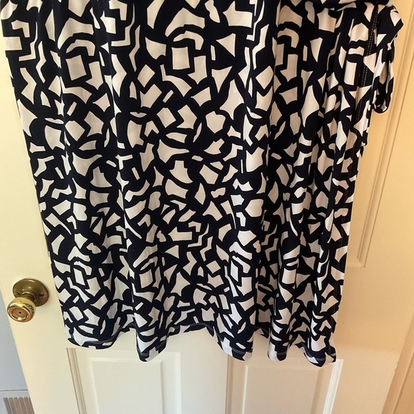 Susan Graver Liquid Knit Faux Wrap Dress Navy Blue Geometric Print Plus Size 3X - Picture 7 of 12